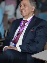 هل يصبح الجاهل ناطقًا رسميًا؟
