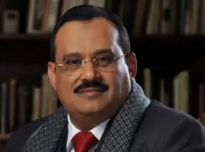 الدكتور عبد الولي الشميري يكتب قصيدة العطر وانت