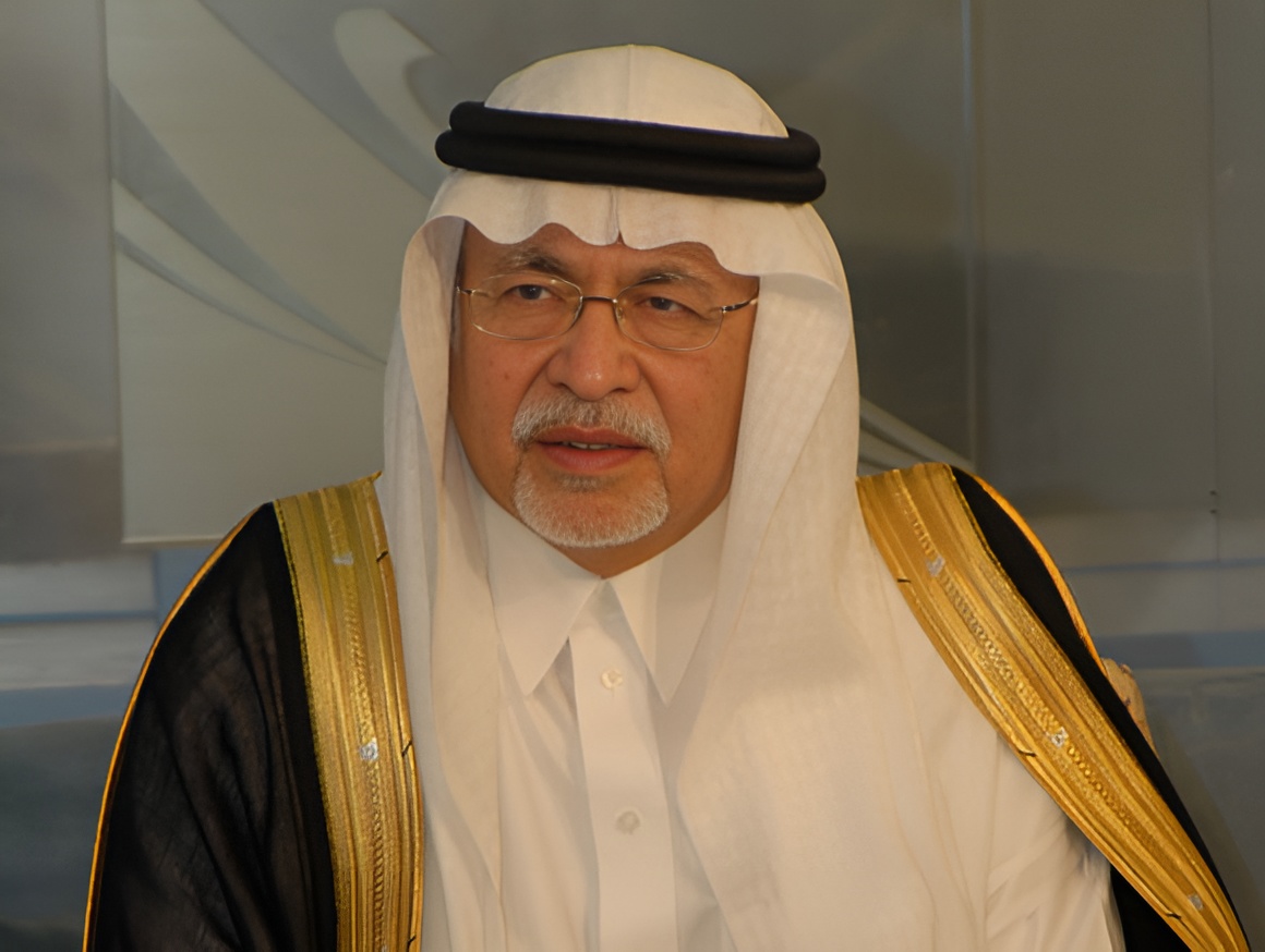 على الدّنيا السّلام