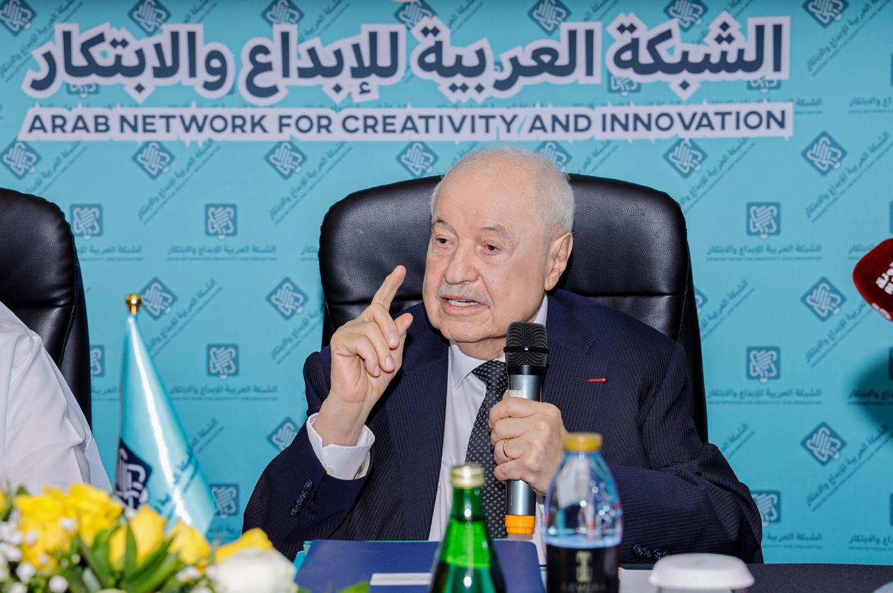 الدكتور ابو غزالة: 