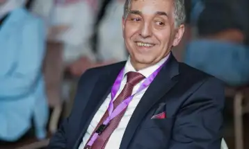 للنجاح قصة – رؤية أكاديمية في مسيرة الطبيب بين المهنة والعمل الإغاثي