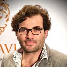 لستُ حرًّا!!